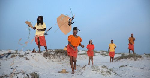 Kite-Making Workshop with Thaís Muniz and Lucas Paranhos